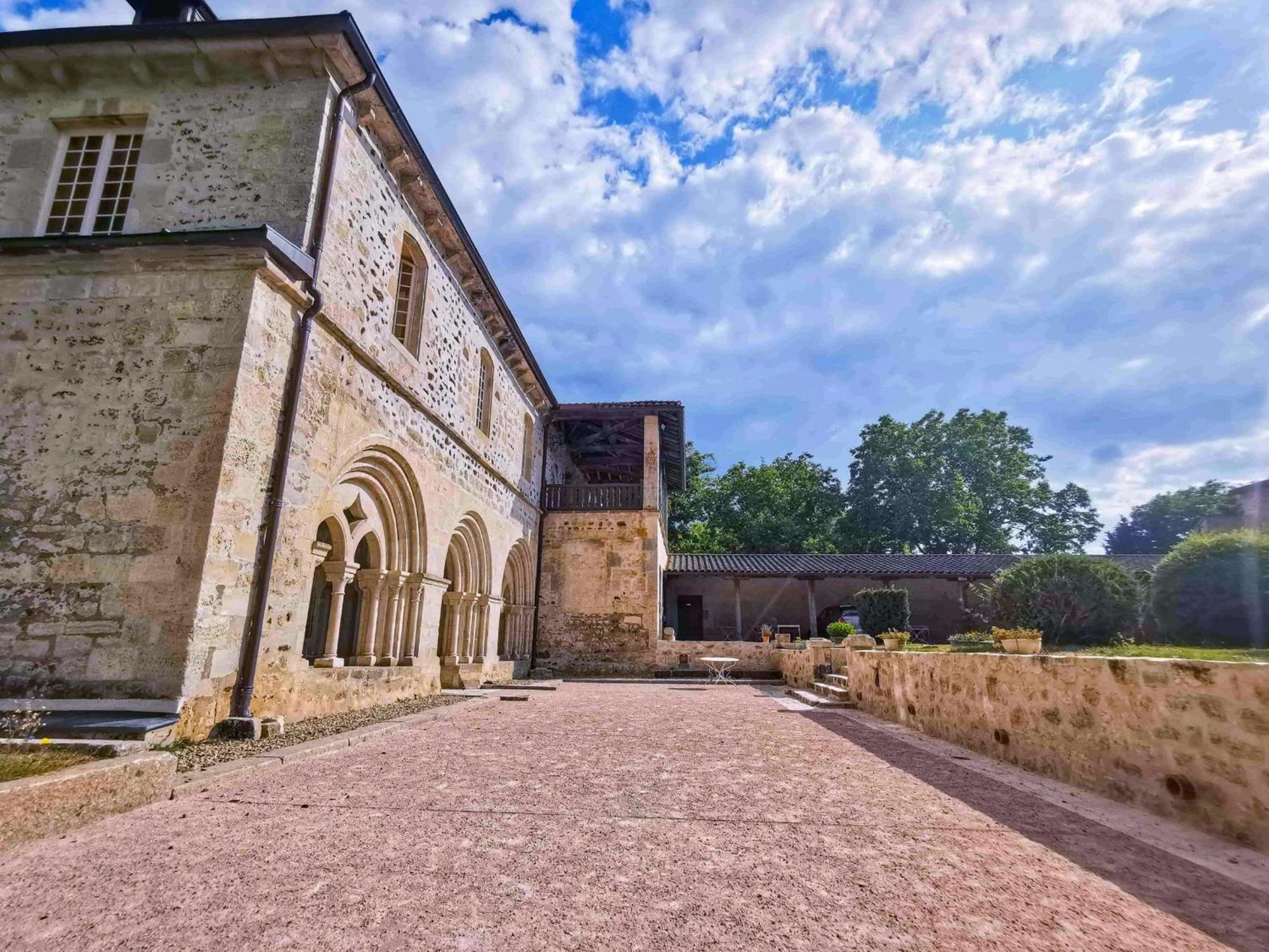 Abbaye Saint Gilbert Bed & Breakfast Екстериор снимка