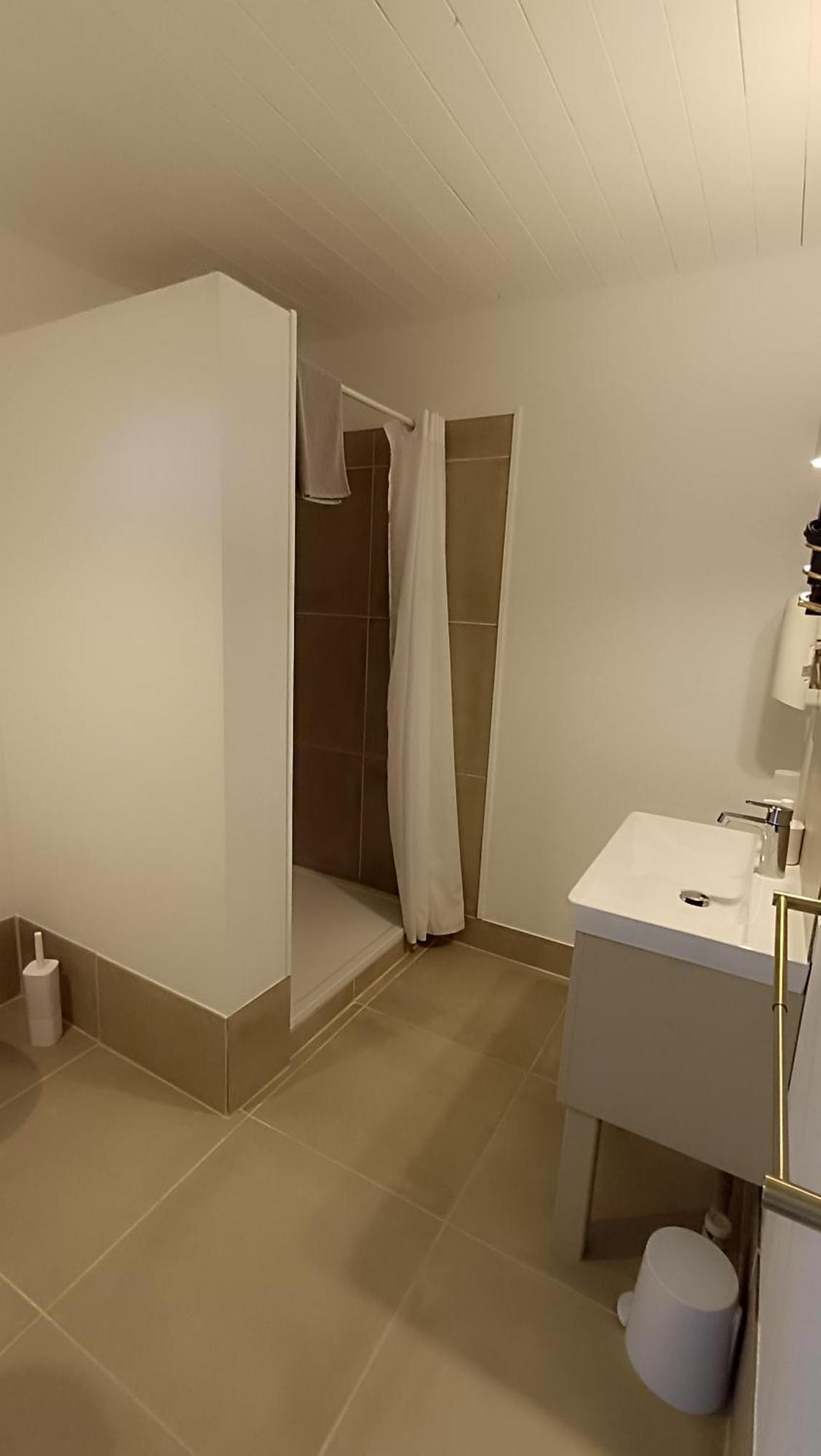 Abbaye Saint Gilbert Bed & Breakfast Екстериор снимка